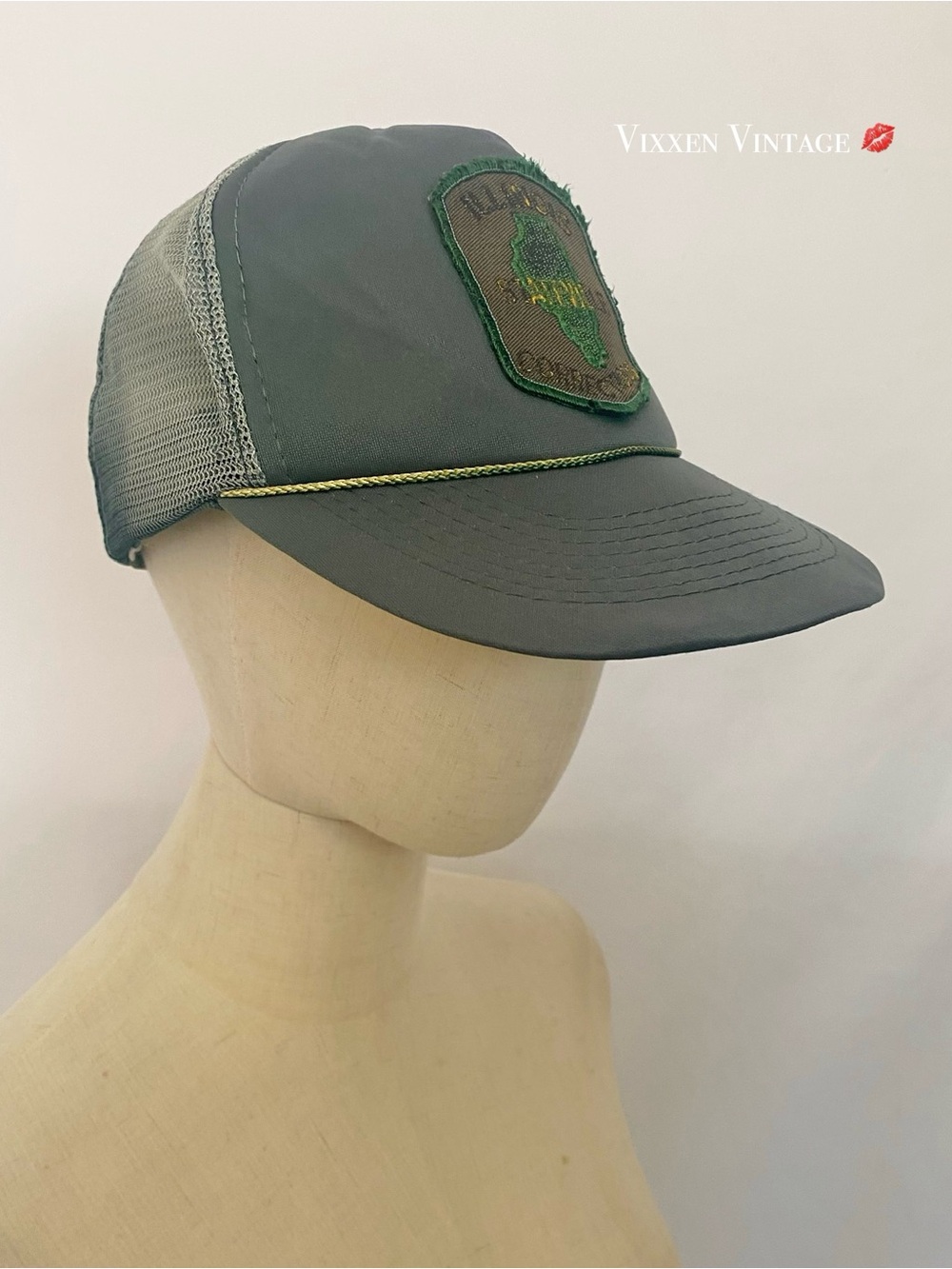 VINTAGE 1970'S 'ILLINOIS STATEVILLE CORRECTIONS' MESH TRUCKER HAT IN FOREST